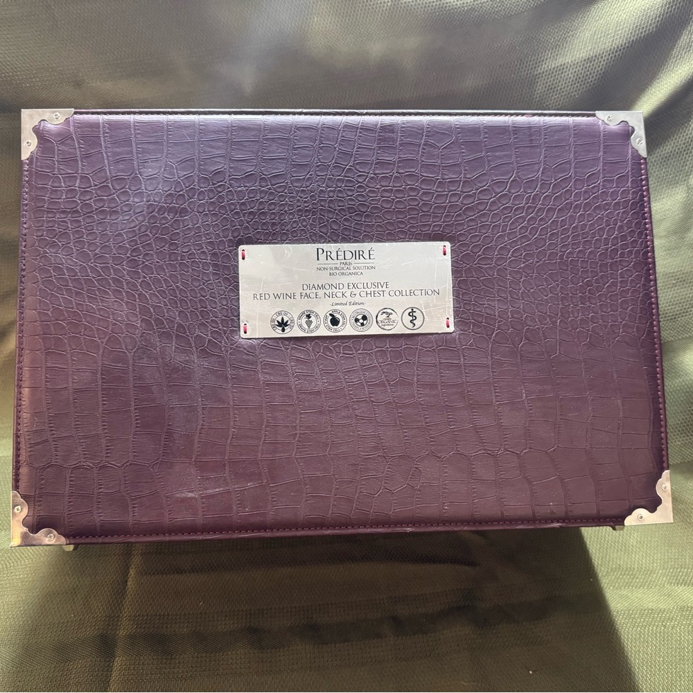 Prédiré Paris Diamond Exclusive Red Wine Face, Neck & Chest Collection